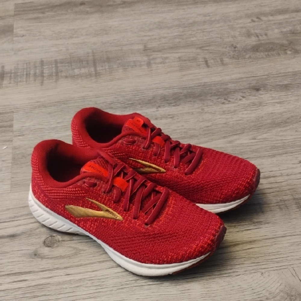 Brooks Revel 3 Sample Red Women's Size 6.5